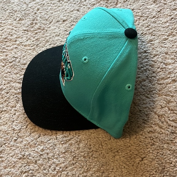Vancouver Grizzlies SnapBack - Picture 3 of 4